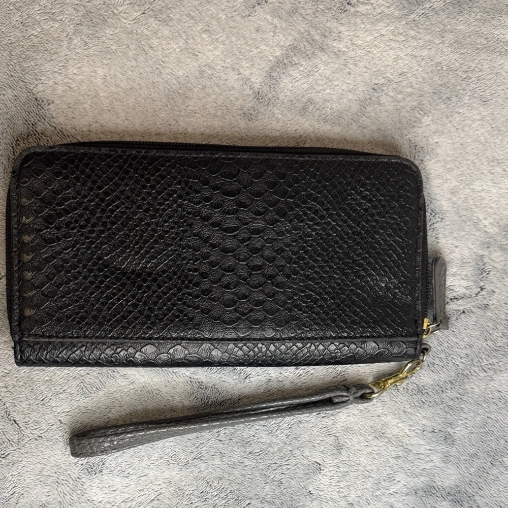 Jessica Simpson Color-Block Zip Around Wristlet Wallet